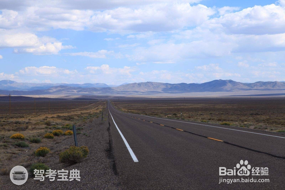 直线行驶怎么才不跑偏？4招化解扣分点。