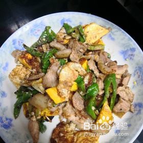 怎么做荷包蛋炒五花肉