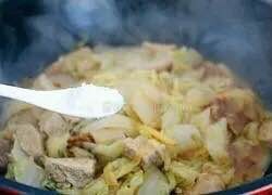 如何做东北大白菜炖冻豆腐