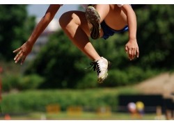 立定跳远技巧和训练方法