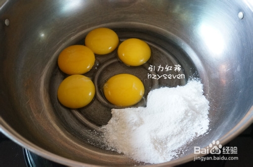 怎样做草莓彩绘戚风蛋糕卷