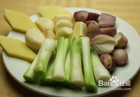 野葱炒牛肉的做法