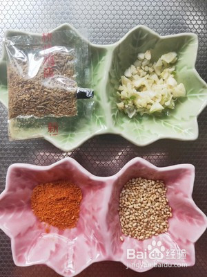 土豆炒火腿肠的做法