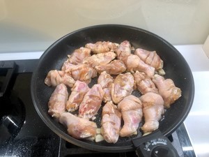 香煎蒜香鸡翅的做法