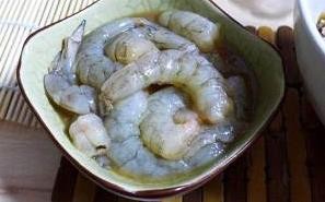 家常火龙果炒虾仁的做法