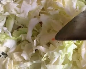 美味番茄卷心菜的做法