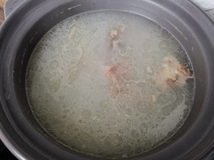 香甜的排骨汤的做法