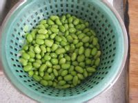 如何制作好吃又好看的萝卜干烧毛豆