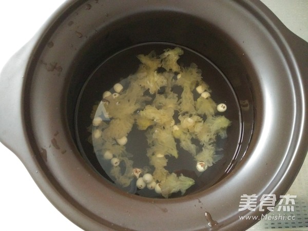 木瓜莲子银耳羹