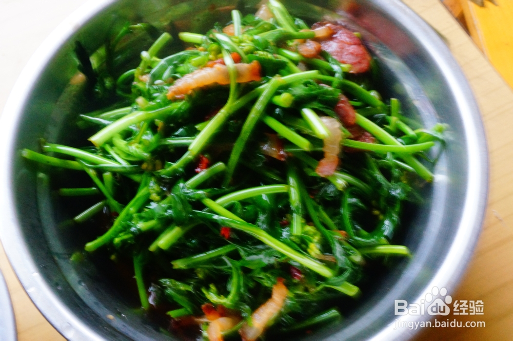 新手易做的菜苔炒腊肉