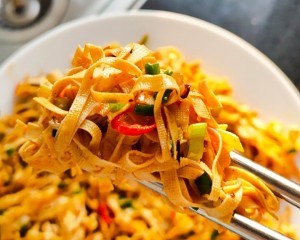 我喜欢的下饭菜【浓郁葱香味的香辣百叶丝】