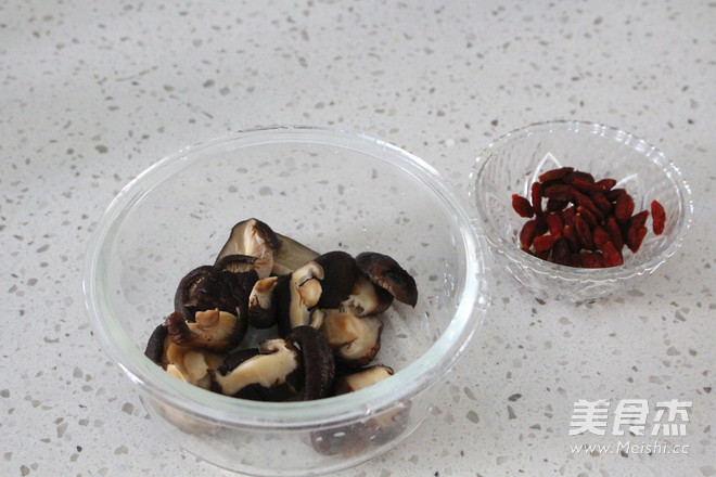 香菇蒸鸡腿的做法