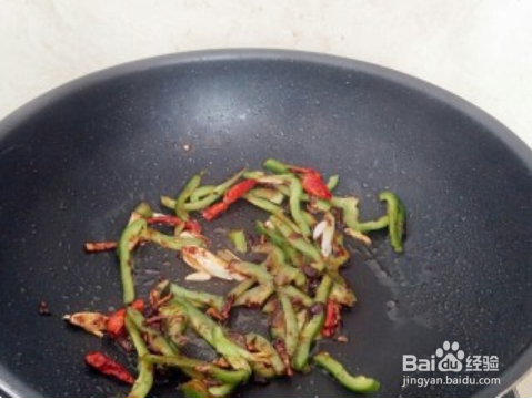 制作酱爆鱿鱼丝