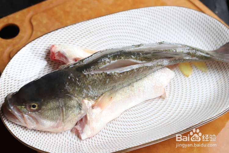美味的清香蒸鲈鱼