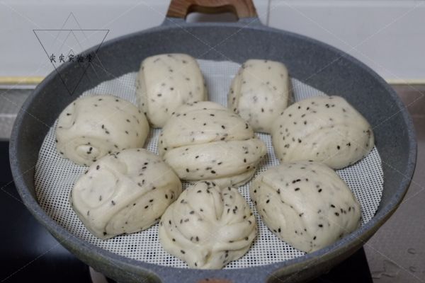 黑芝麻刀切馒头
