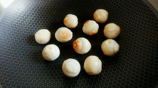 芝麻汤圆蒜酸菜