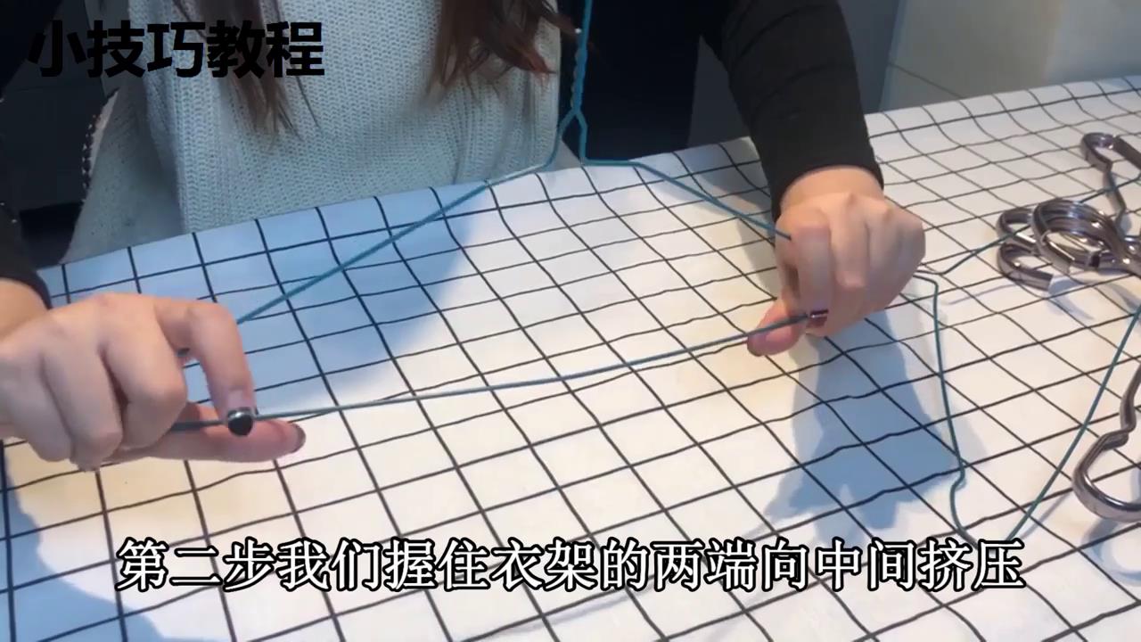 衣架怎样收纳更节省空间？