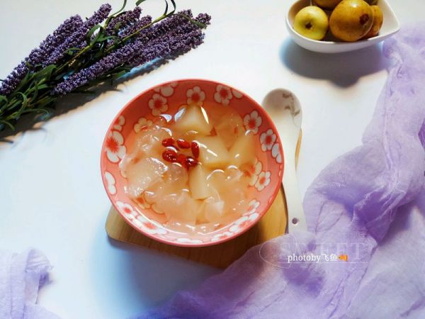 冰糖雪梨银耳甜汤