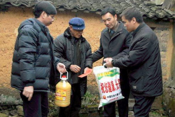 办了信用卡还能享受低保么