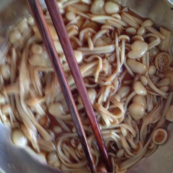 蜜烤培根金针菇卷