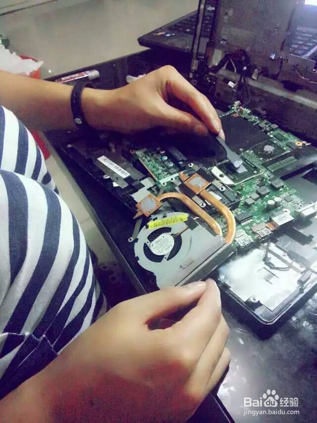菜鸟如何电脑拆机清灰