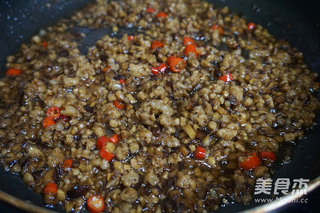 特色的一只烤茄子