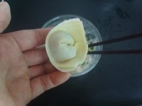 制作鲜虾云吞面