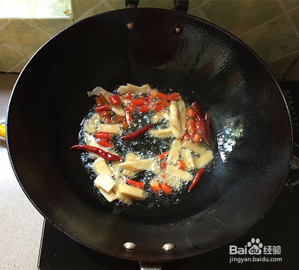 如何做出好吃的砂锅鸭肉煲