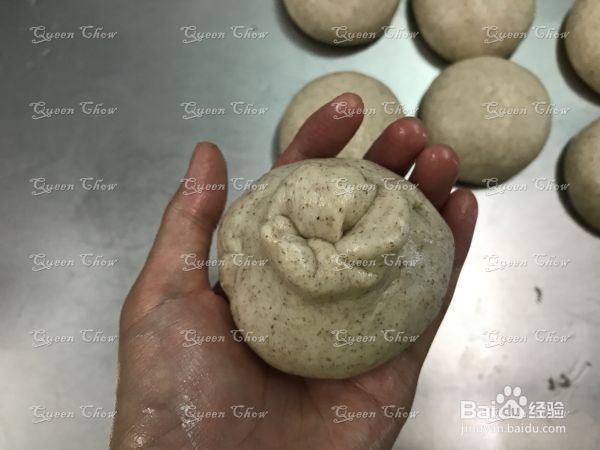 枣泥黑麦丑丑包