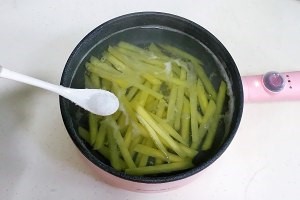 比KFC要好吃的炸薯条的做法