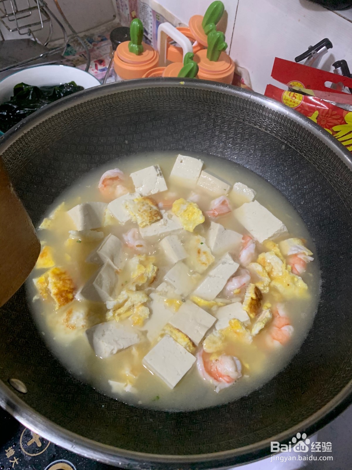 虾仁煎蛋裙带菜豆腐汤的做法