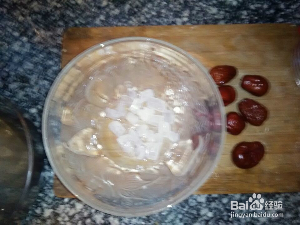 周末的营养餐红枣银耳莲子汤