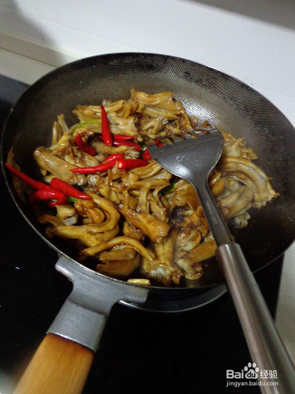 干锅鸭掌做法