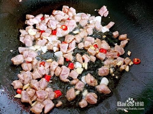 豌豆炒肉丁的做法