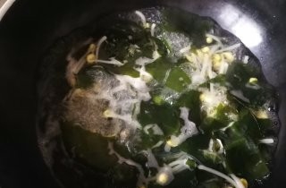 金针菇双芽粉丝清汤