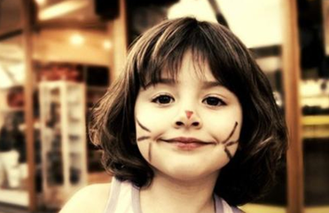 宝宝“人来疯”的原因