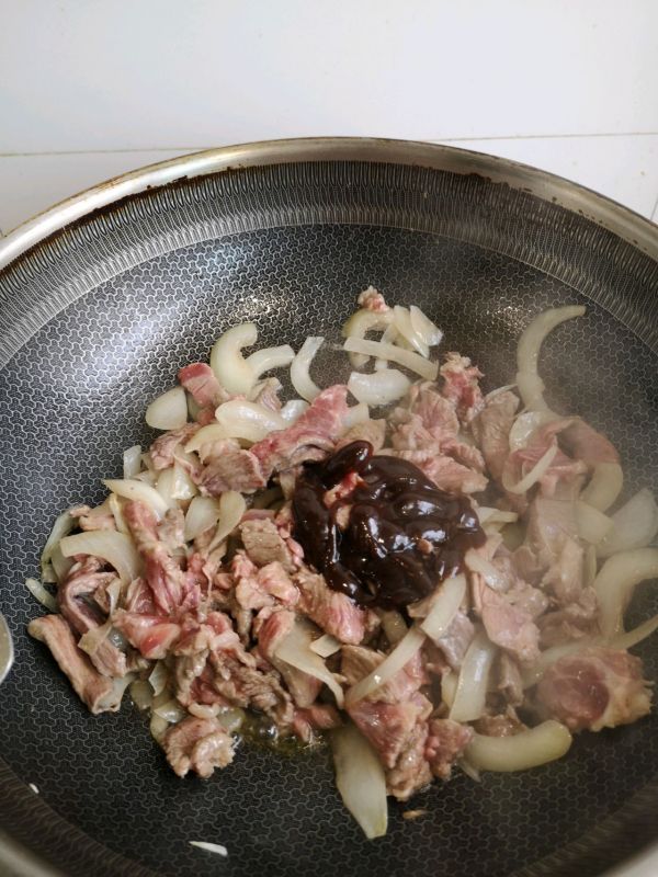 蒜香彩椒牛肉条