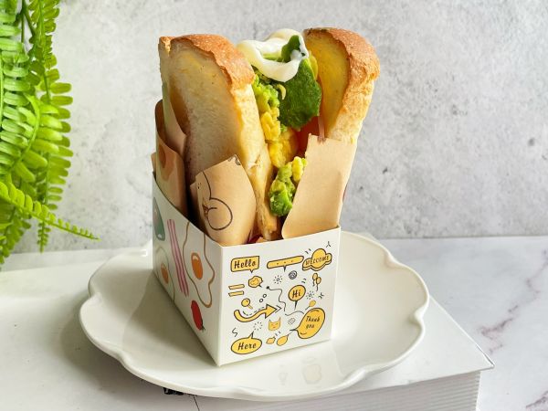 牛油果滑蛋三明治