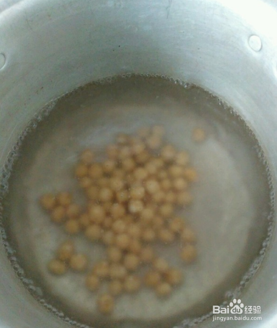 珍珠奶茶的珍珠也可以在家制作的,味道也很好