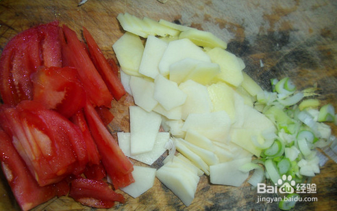 土豆片炒西红柿怎么做
