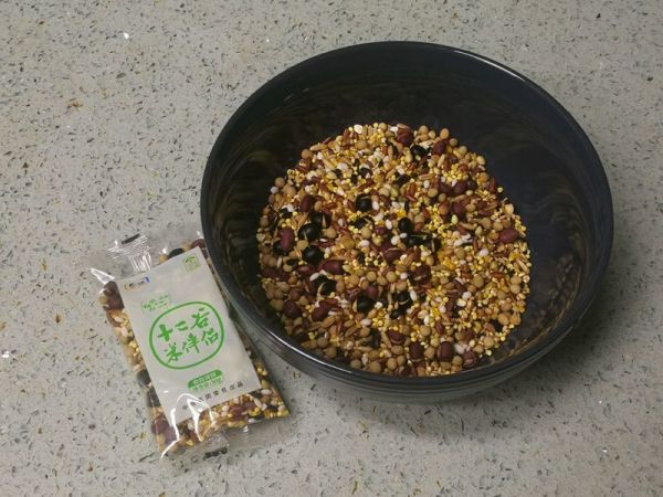 五香腊肉荷叶粽