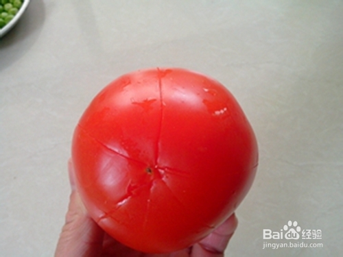 轻松几步剥番茄皮:茄汁藕丁