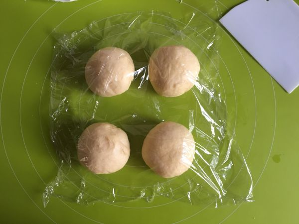 黄桃椰蓉心形面包