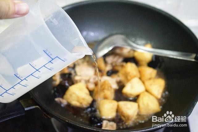 油豆腐炒肉片的家常做法