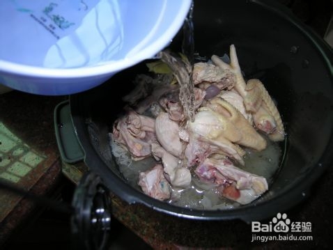 冬季进补吃什么：[1]雪耳鸡汤