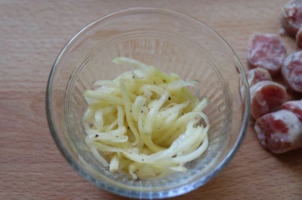 黑胡椒香肠烤土豆丝