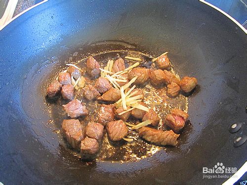 秋葵果仁炒牛肉粒