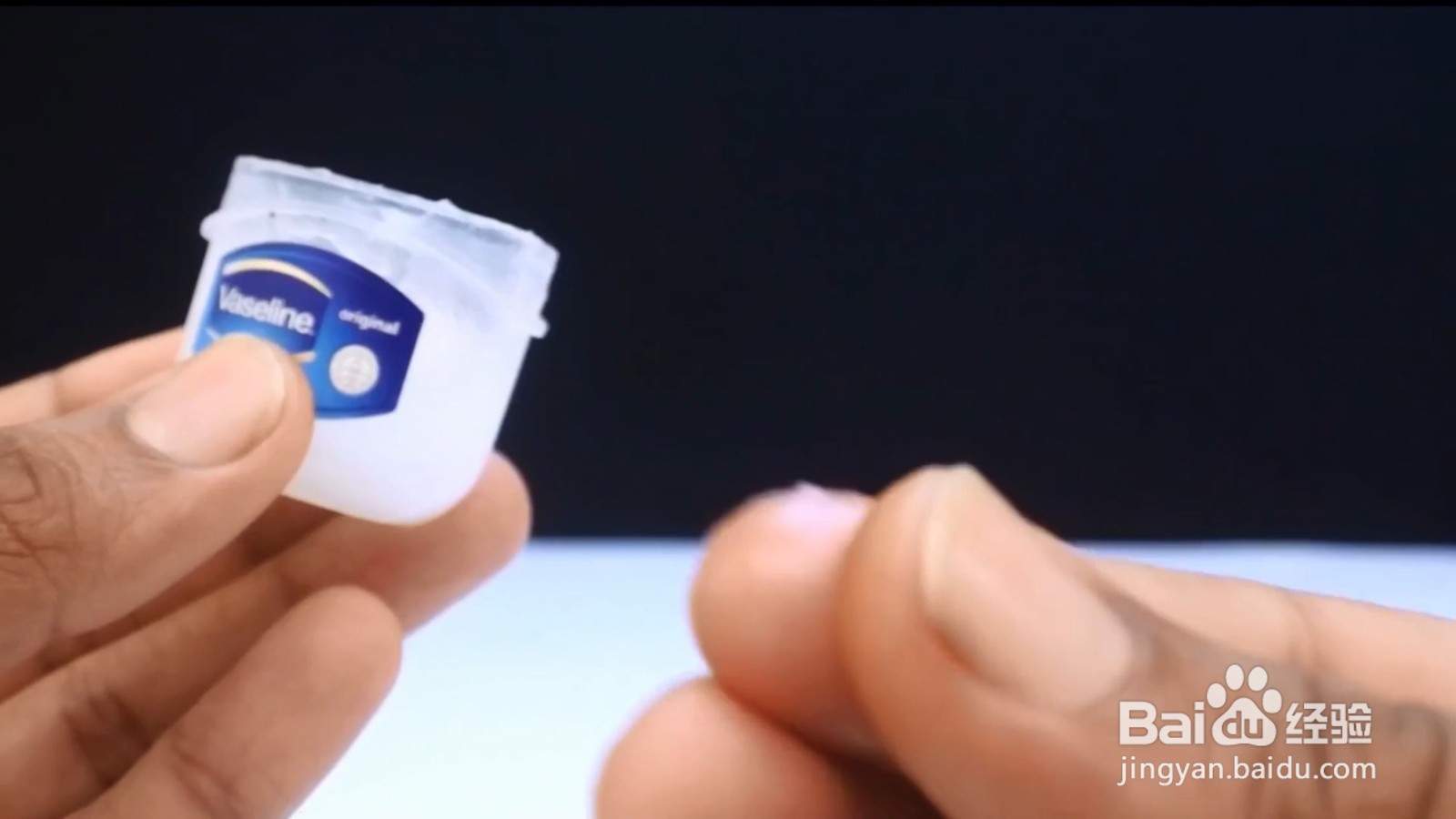 杯子还能隔空移动，真的太有趣了