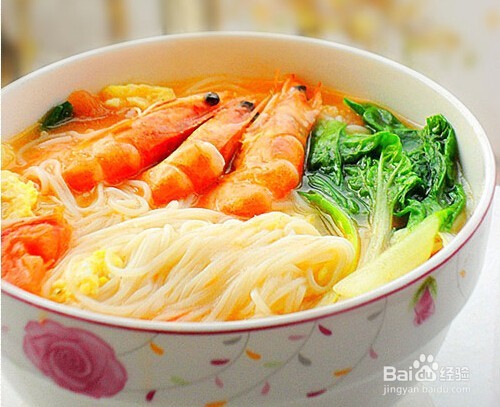 煮公面圣西红柿鸡蛋鲜虾面条