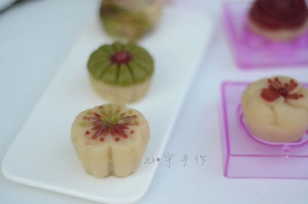 葡萄汁奶黄冰皮月饼
